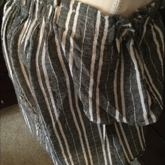 Active USA..grey and white off the shoulder top - Picture 3 of 6